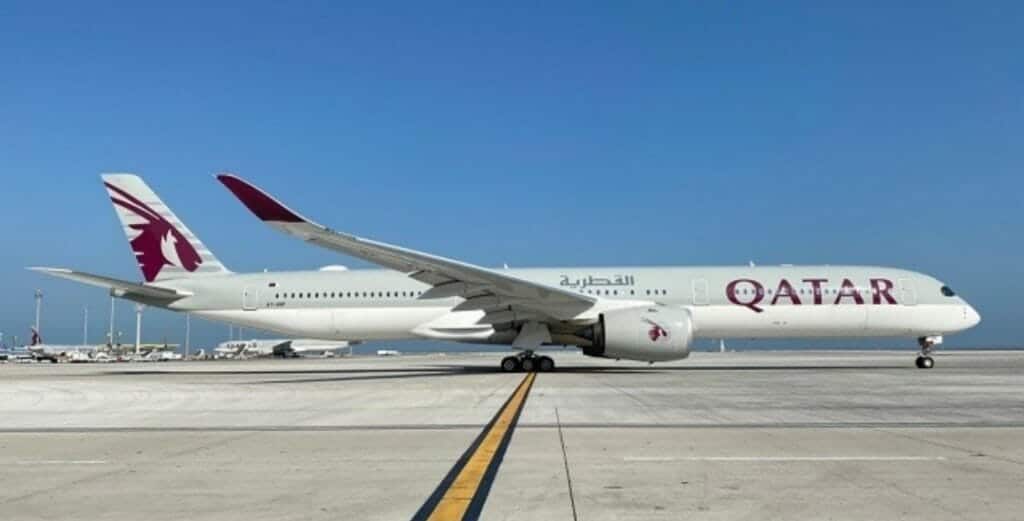 أول طائرة قطرية تصل مطار الملك خالد watanserb.com