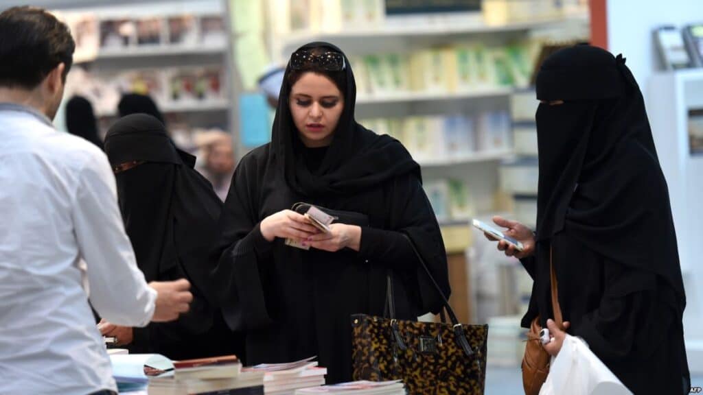 كويتية تستفز مواطنيها بما قالته عن قانون التحرش watanserb.com