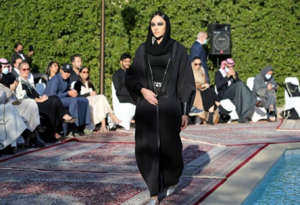 عرض أزياء في السعودية يثير الجدل بمشاركة أميرات watanserb.com