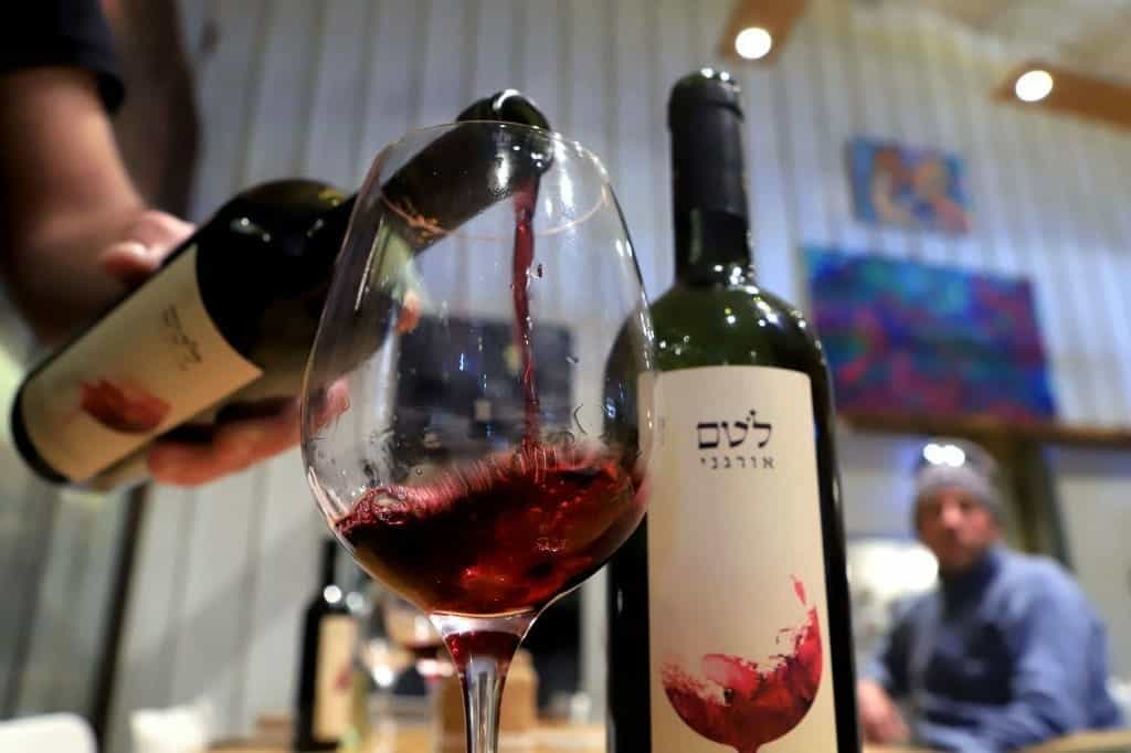 نبيذ المستوطنات يصل أسواق الإمارات watanserb.com