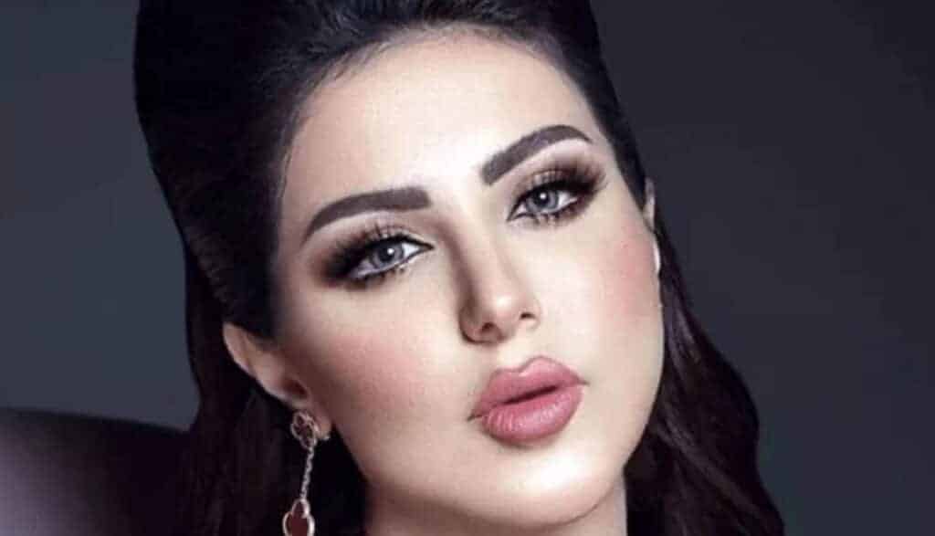 حليمة بولند تستعرض هدية معجب في عيد الحب watanserb.com