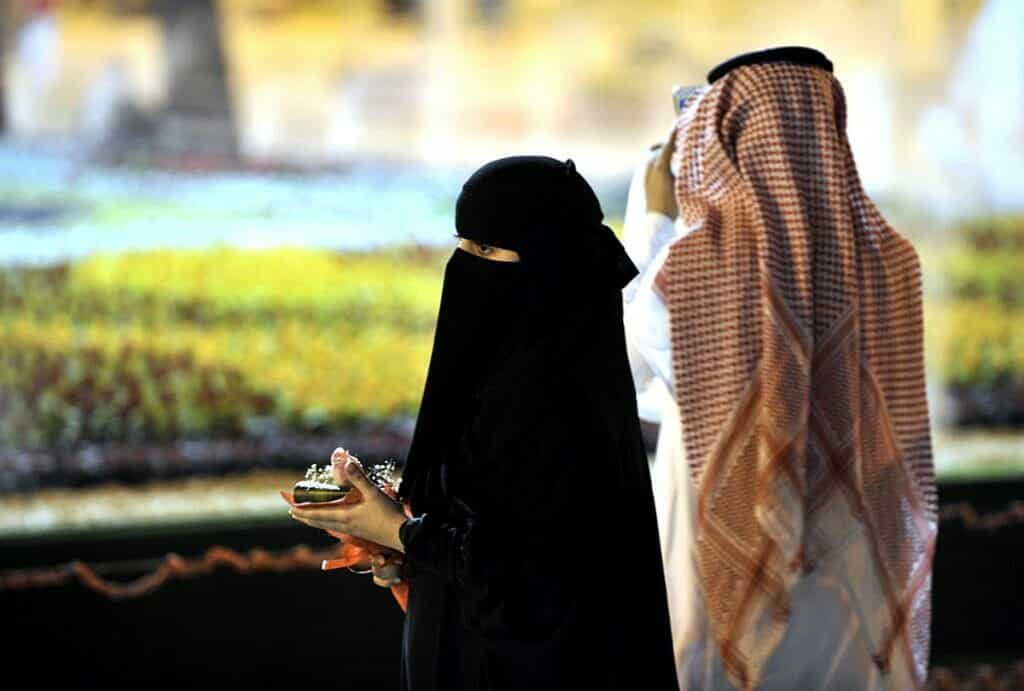 حفل عشاء يقود سعودية إلى اكتشاف خيانة زوجها في جدة! watanserb.com