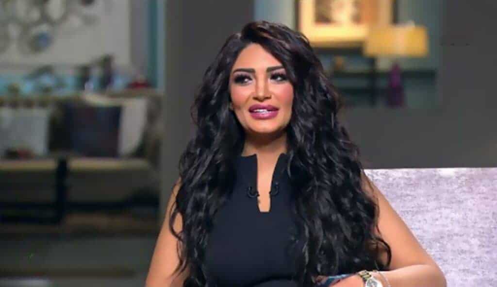 سالي عبدالسلام تبكي على الهواء بسبب مافعله خطيبها معها watanserb.com