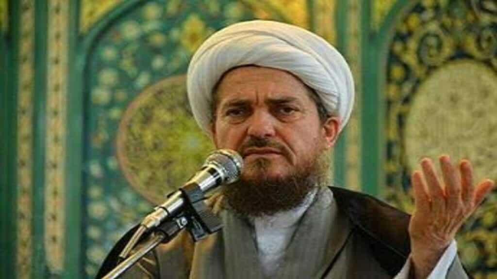 رجل الدين الإيراني عباس تبريزيان يحذر من تلقى لقاح كورونا watanserb.com