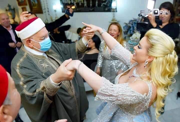 رقصة عبدالفتاح مورو مع مريم بن مولاهم watanserb.com