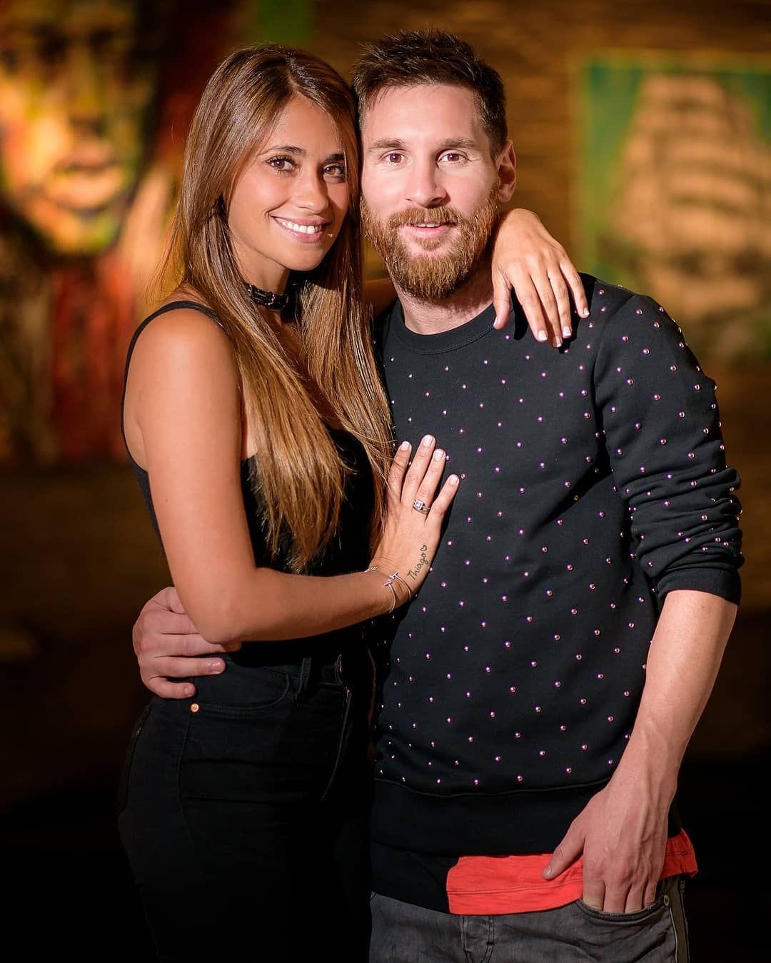 النجم الأرجنتني في فريق برشلونة يشارك صورة عبر حسابه مع زوجته في عيد ميلادها watanserb.com