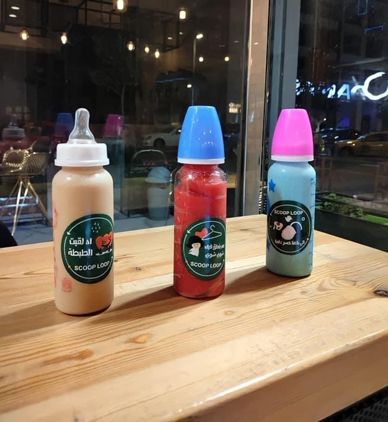 مقاهي البريمي تقدم العصائر بزجاجات حليب الاطفال watanserb.com