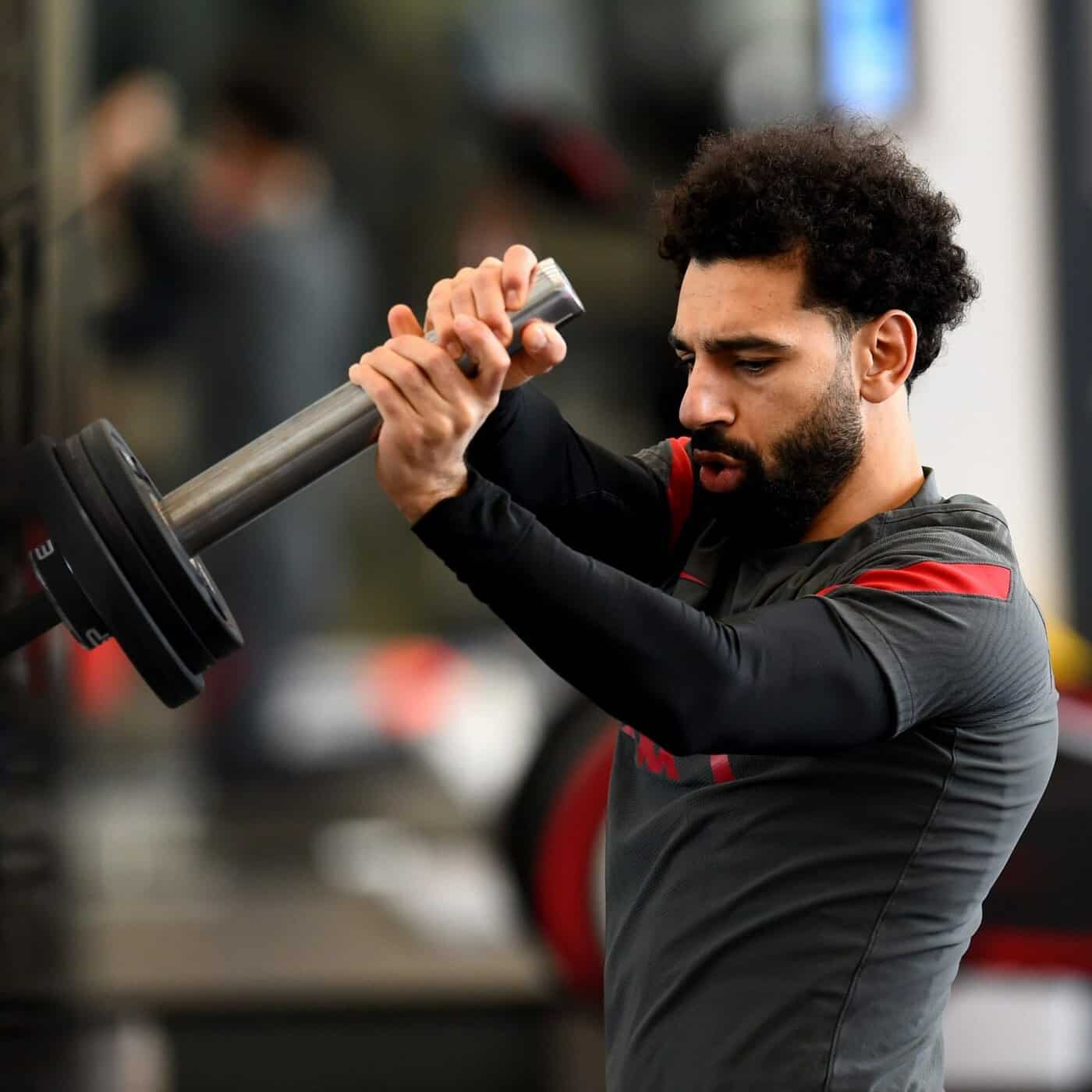 تمرين بدني قاسي للنجم المصري صلاح على طريقة مشاهير أفلام الأكشن watanserb.com