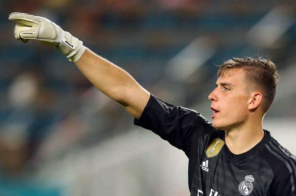 زواج حارس ريال مدريد البديل بطريقة غير رسمية watanserb.com