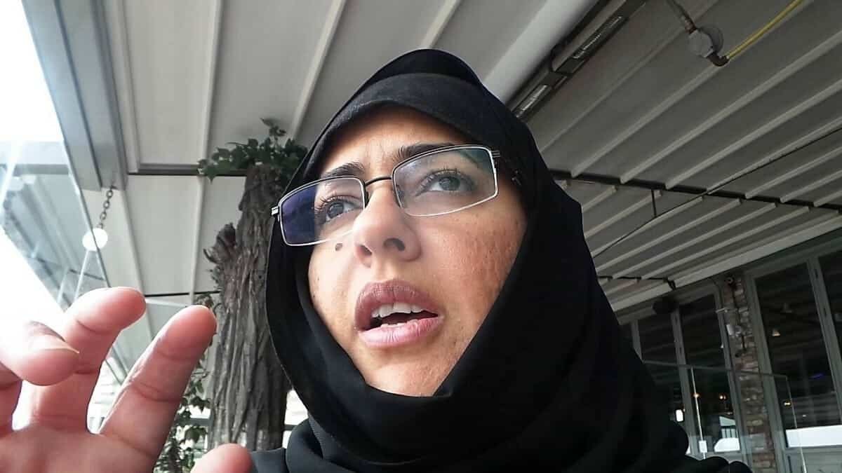 الكويتية سلوى المطيري تخلع الحجاب watanserb.com