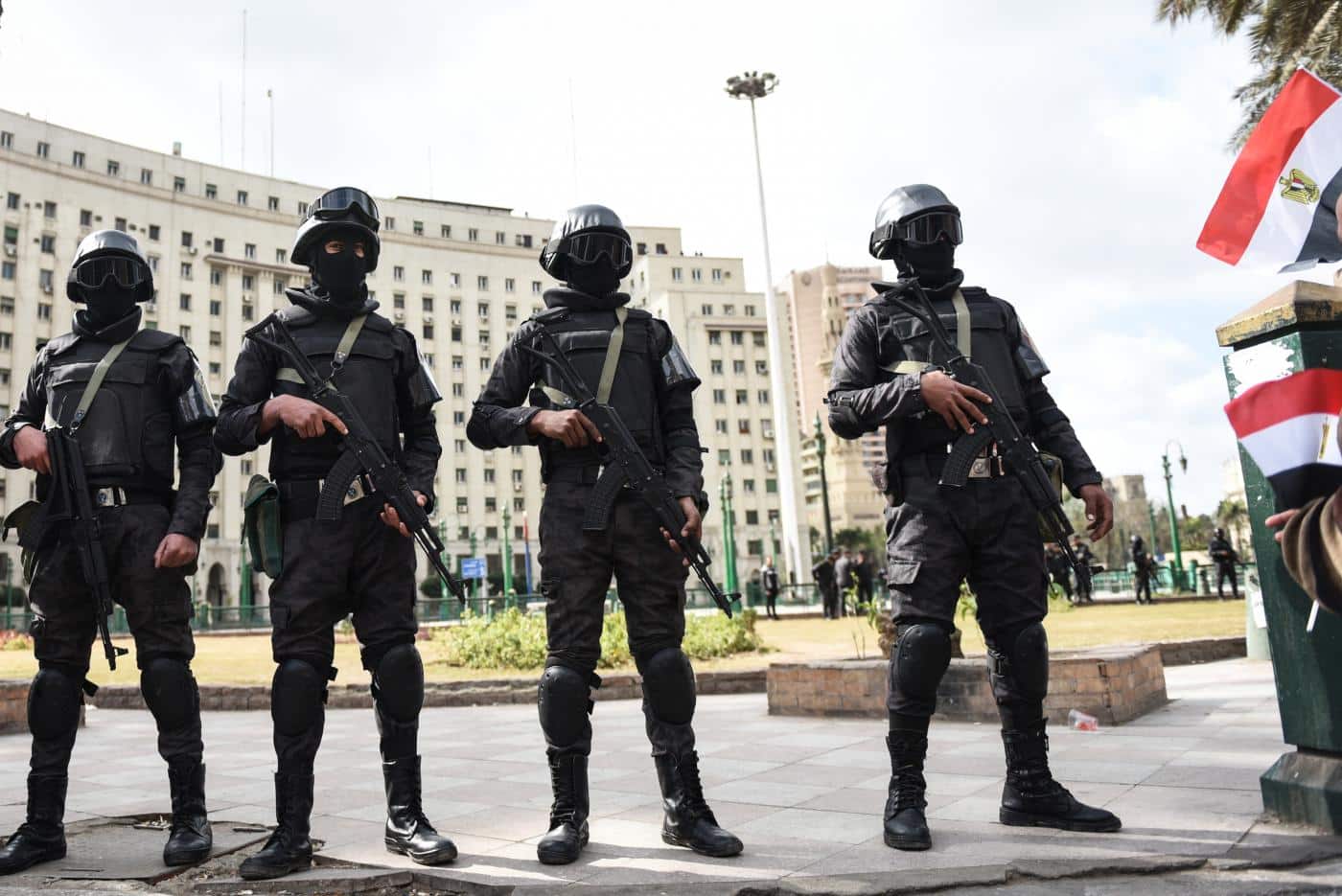 السيسي يعتقل 15 ضباطا في الجيش المصري watanserb.com