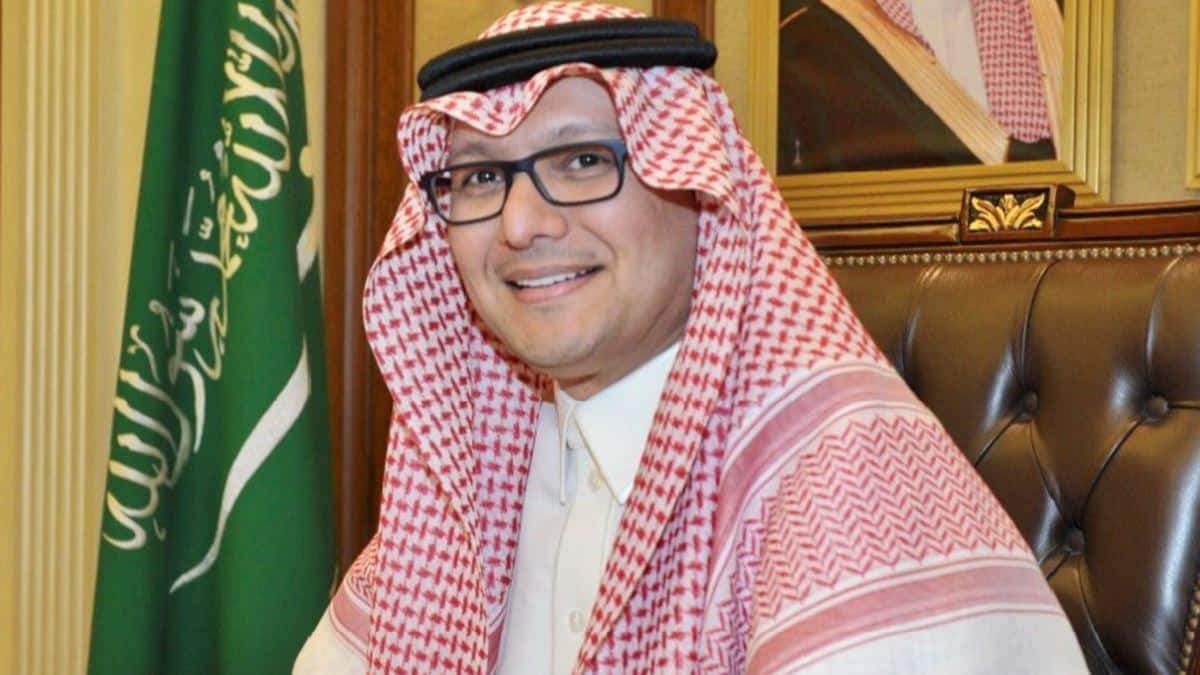 السفير السعودي في لبنان غادر في اجازة اعتيادية بعد قرار حظر دخول الخضار والفواكه watanserb.com