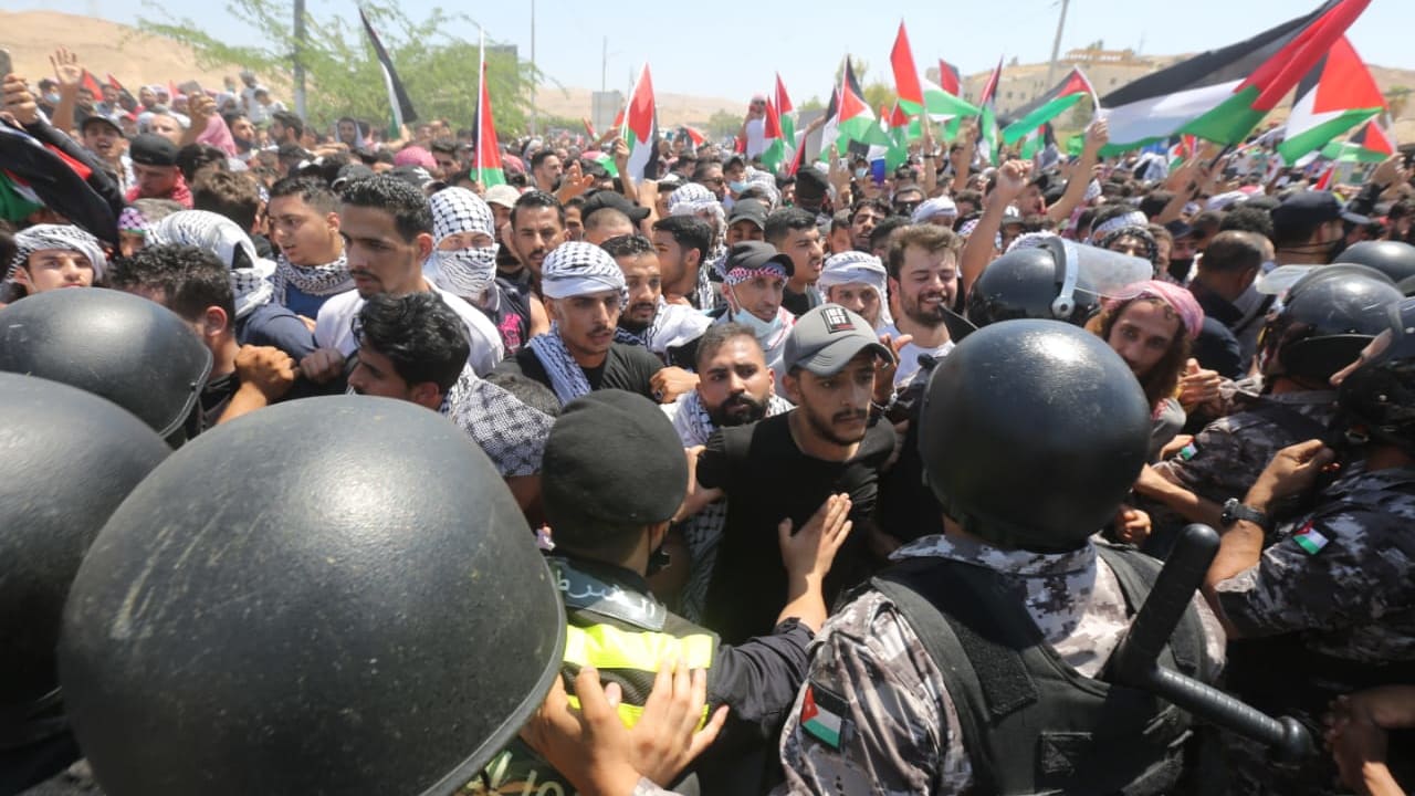 الجيش الأردني يمنع المتظاهرين من الوصول لحدود فلسطين watanserb.com