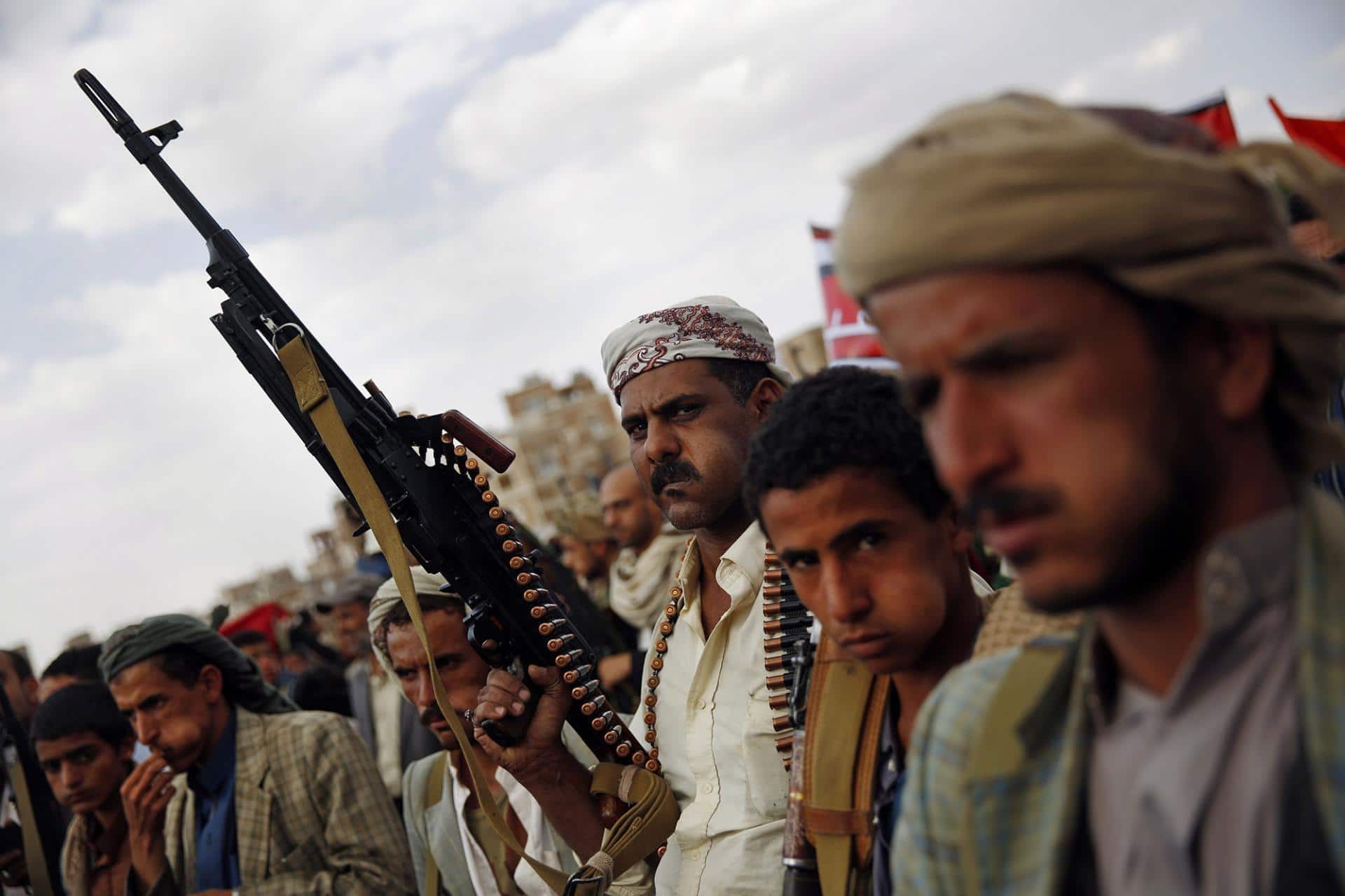 الحوثيون يطحنون جنود السعودية watanserb.com