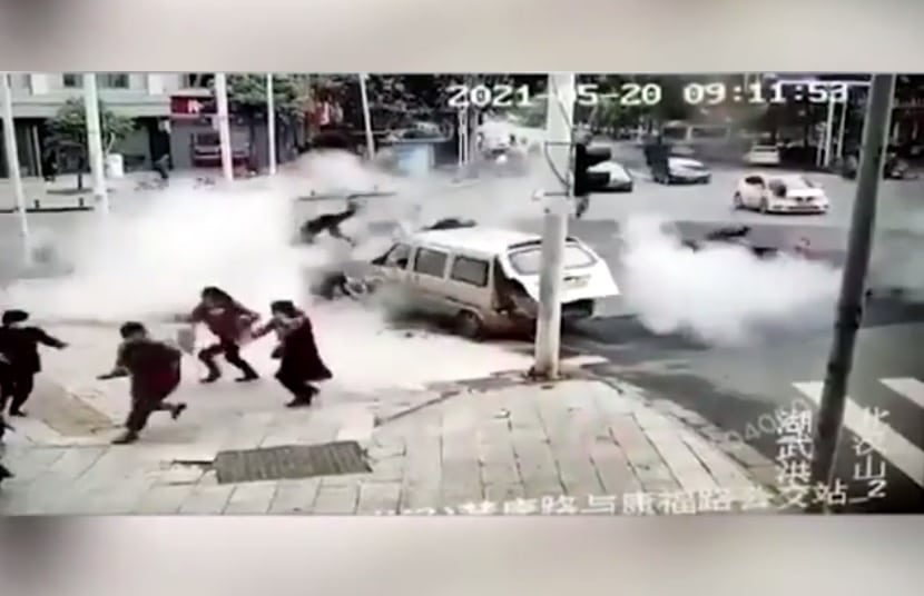 انفجار الارض في ووهان الصينية watanserb.com