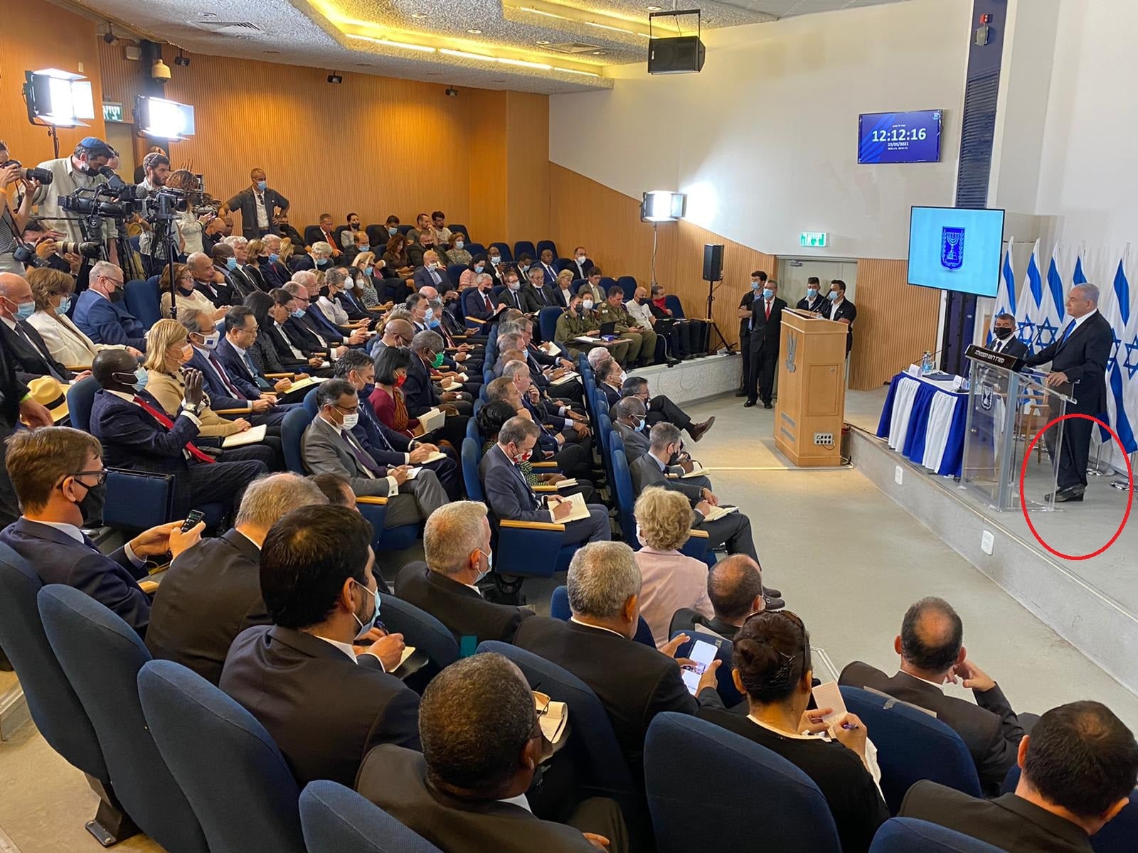 بنيامين نتنياهو خلال مؤتمر مع 70 سفيرا ودبلوماسيا في تل أبيب watanserb.com