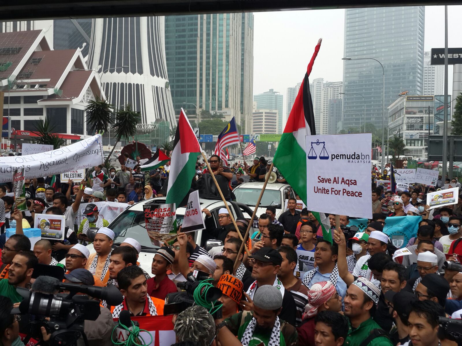 تظاهرة في اندونيسيا لمساندة الفلسطينيين watanserb.com