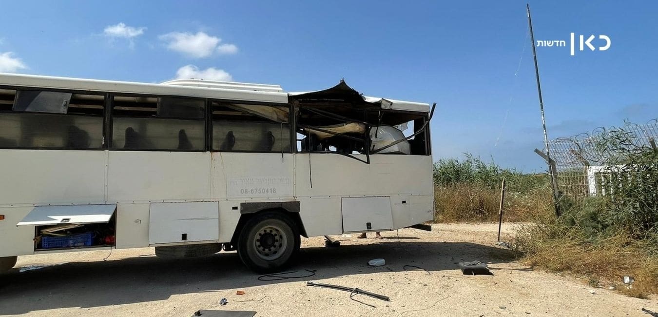 القسام تستهدف حافلة إسرائيلية في زيكيم watanserb.com