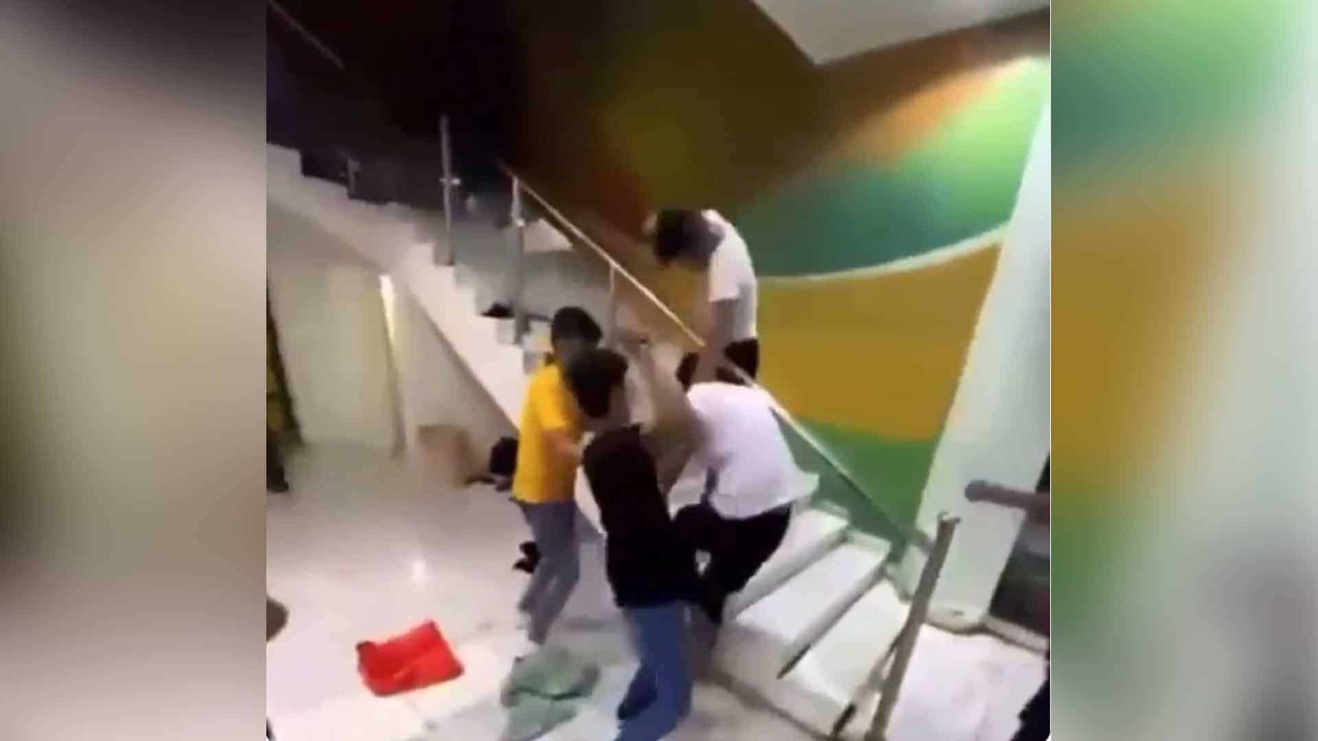 سوريون يعتدون على سوري watanserb.com