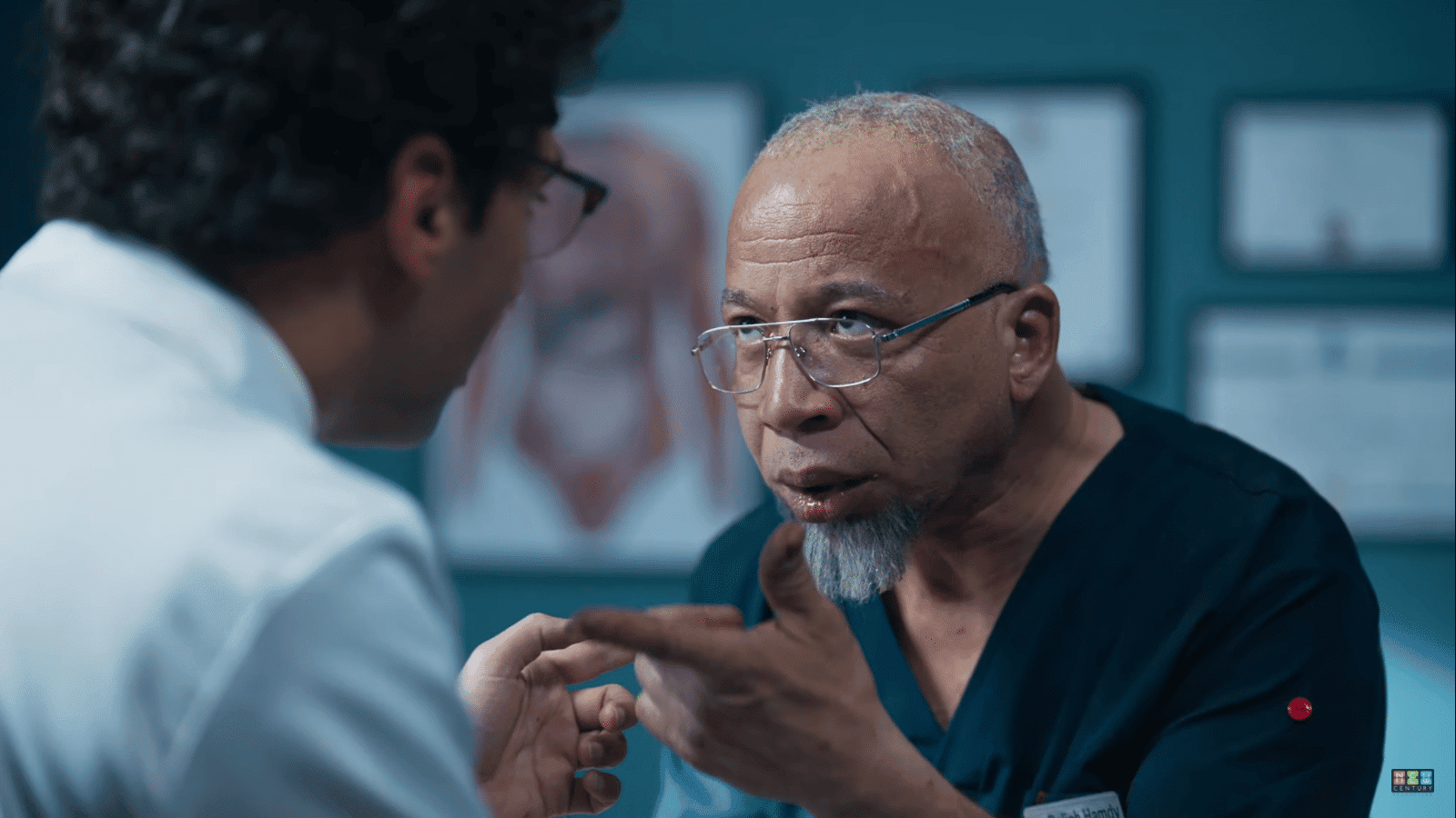 بتر قدم الفنان المصري شريف دسوقي watanserb.com