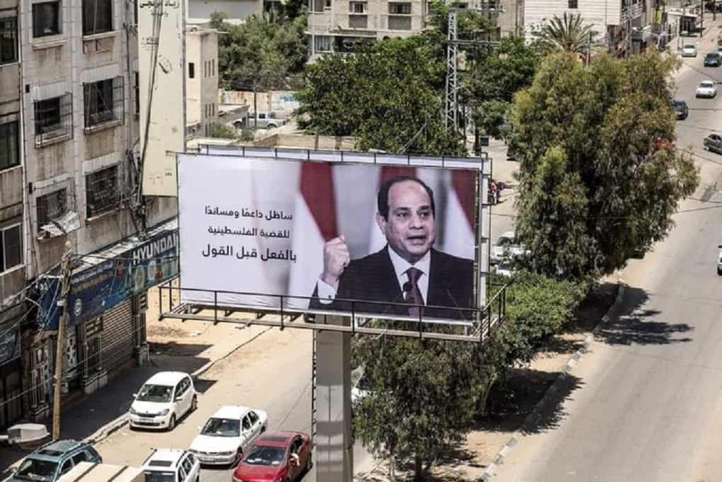 شاحنات السيسي تصل غزة محملة بمساعدات لا تذكر بما هو معلن عنه watanserb.com