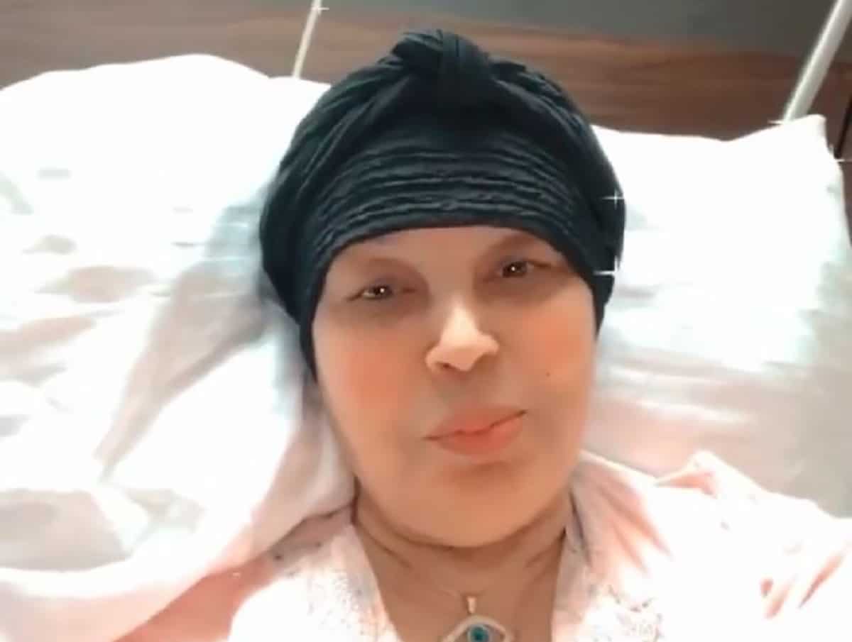 فيفي عبده في أول ظهور بعد العملية الجراحية watanserb.com