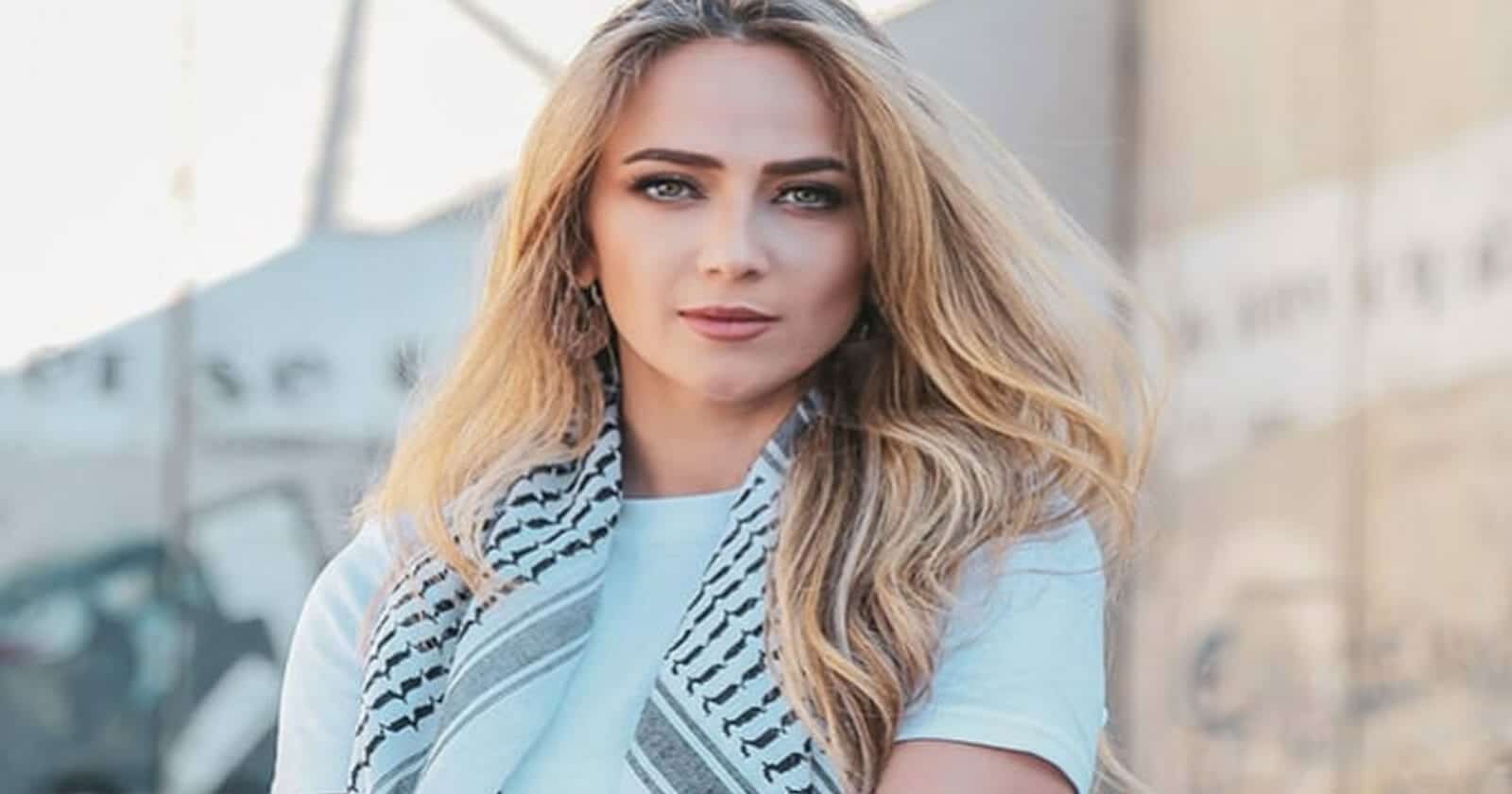 الفنانة دلال أبو آمنة watanserb.com