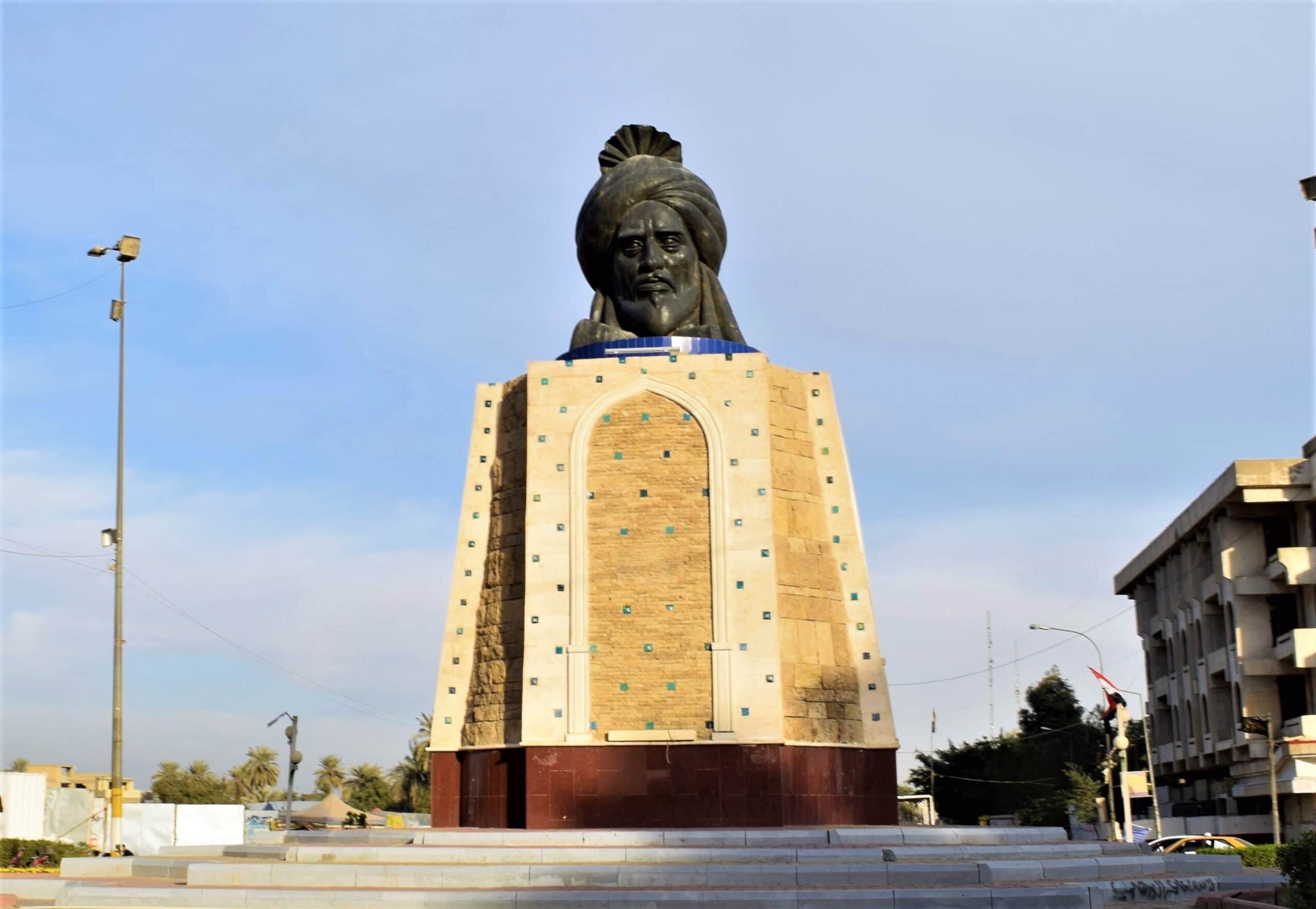 تمثال أبو جعفر المنصور في بغداد watanserb.com