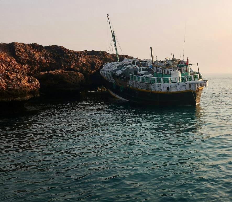 سلطنة عمان تمهل مالك سفينة تحمل علم الهند الجانحة قبالة شاطئ جزر الديمانيات اسبوعاً لانتشالها watanserb.com