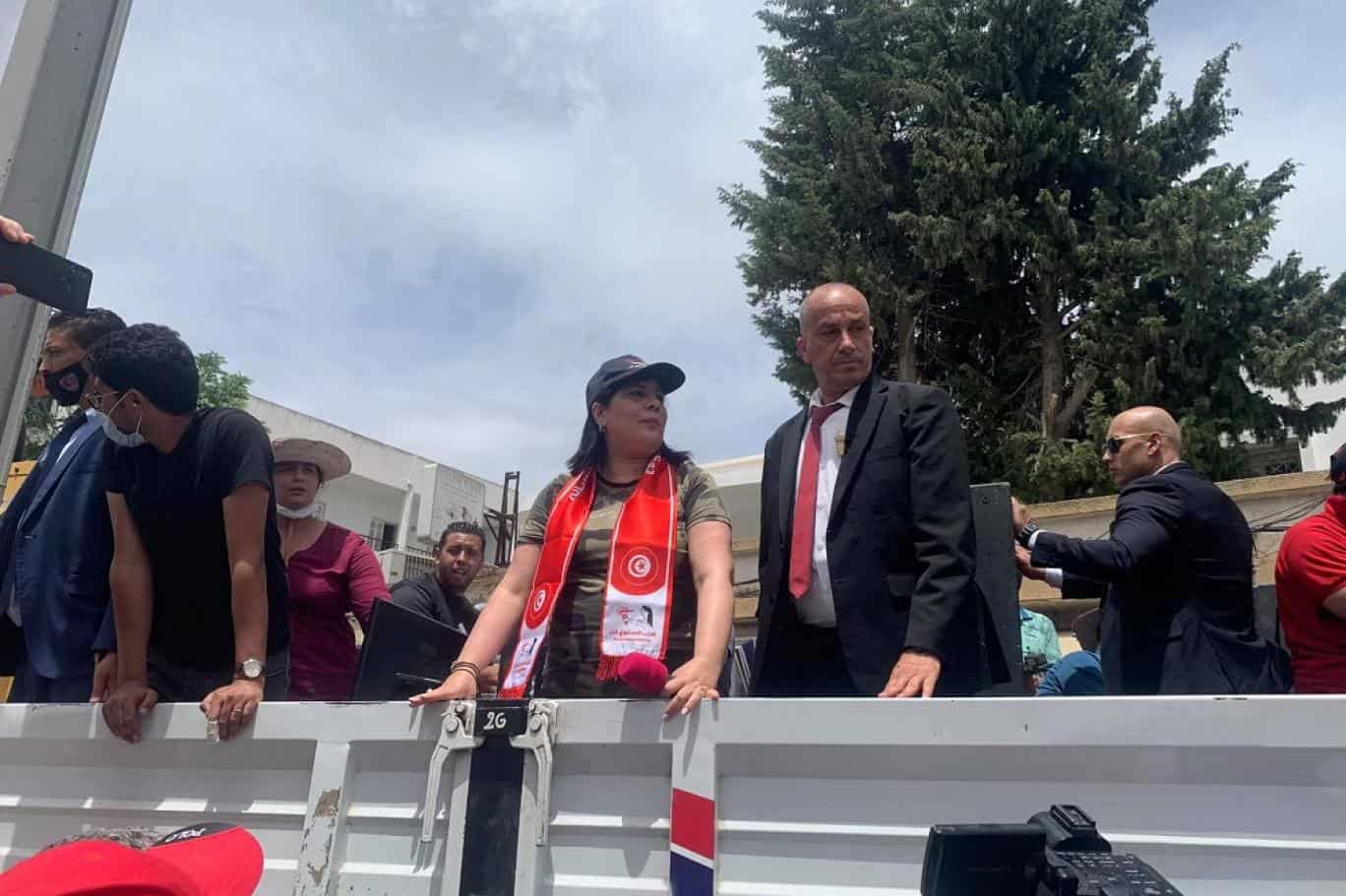 عبير موسى خلال تظاهرة في تونس watanserb.com