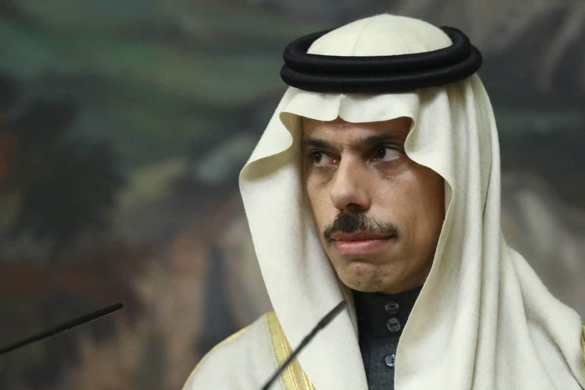 صور فيصل بن فرحان بدون الزي السعودي تثير ضجة watanserb.com