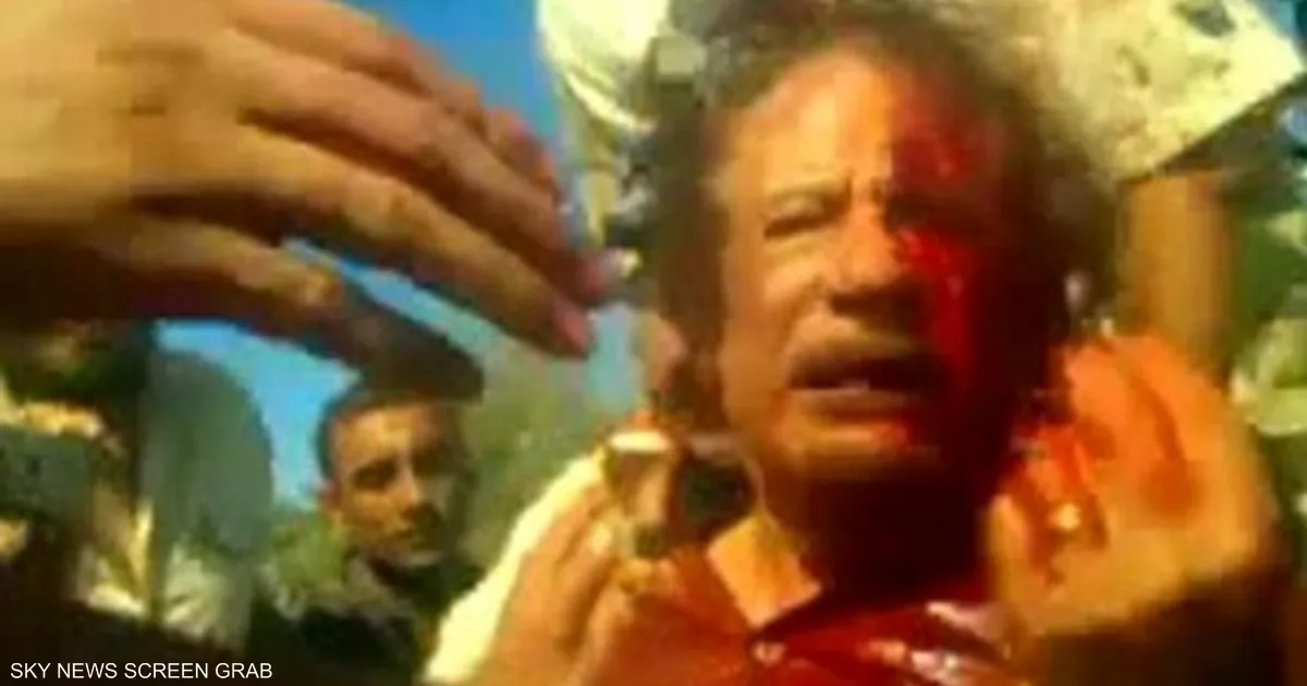 لقطة توضح لحظات قتل القذافي