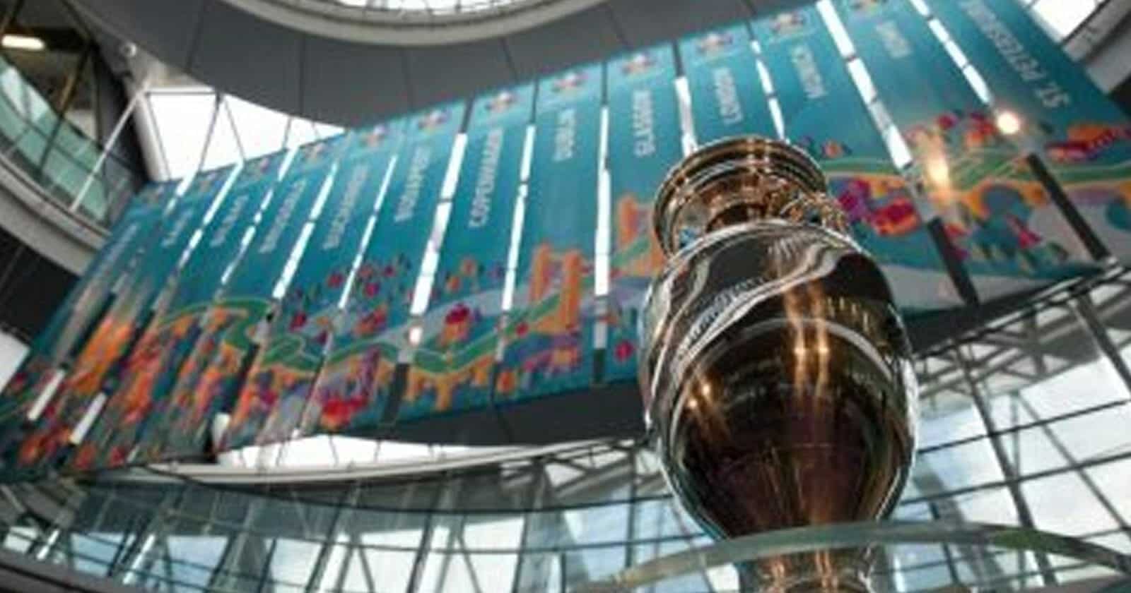 اليويفا ومنتخب إنجلترا watanserb.com