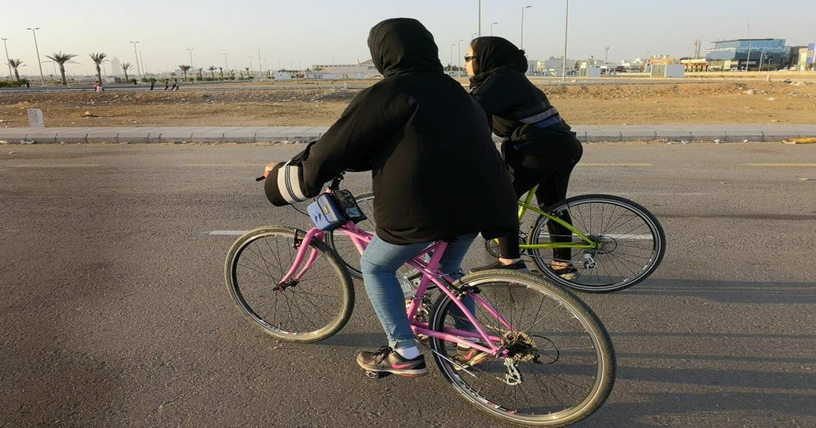 نساء يركبن الدراجات watanserb.com