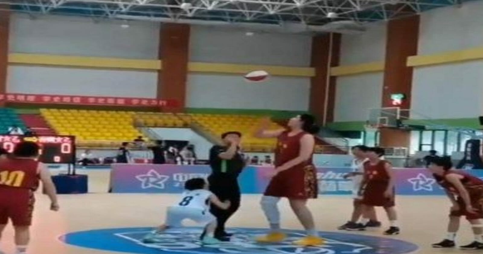 لاعبة صينية بكرة السلة watanserb.com