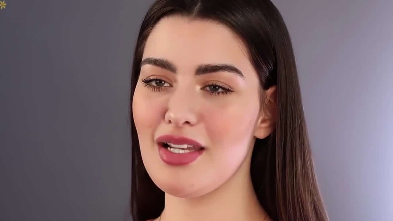 روان بن حسين ووداع والدتها watanserb.com