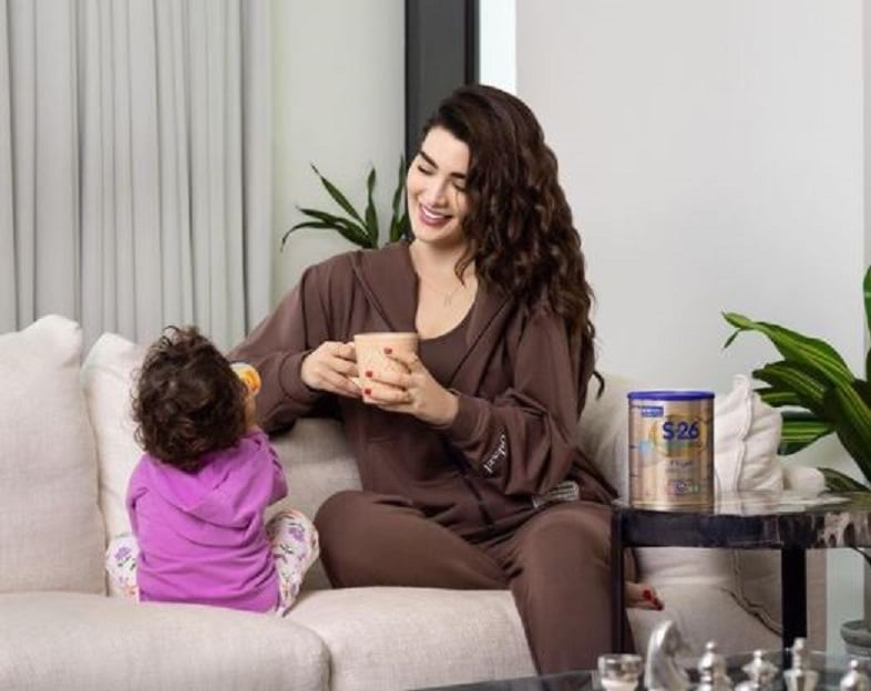 أعلنت الفاشينيستا الكويتية روان بن حسين وفاة والدتها بعد صراع مع المرض ومكوثها في غيبوبة منذ أشهر watanserb.com