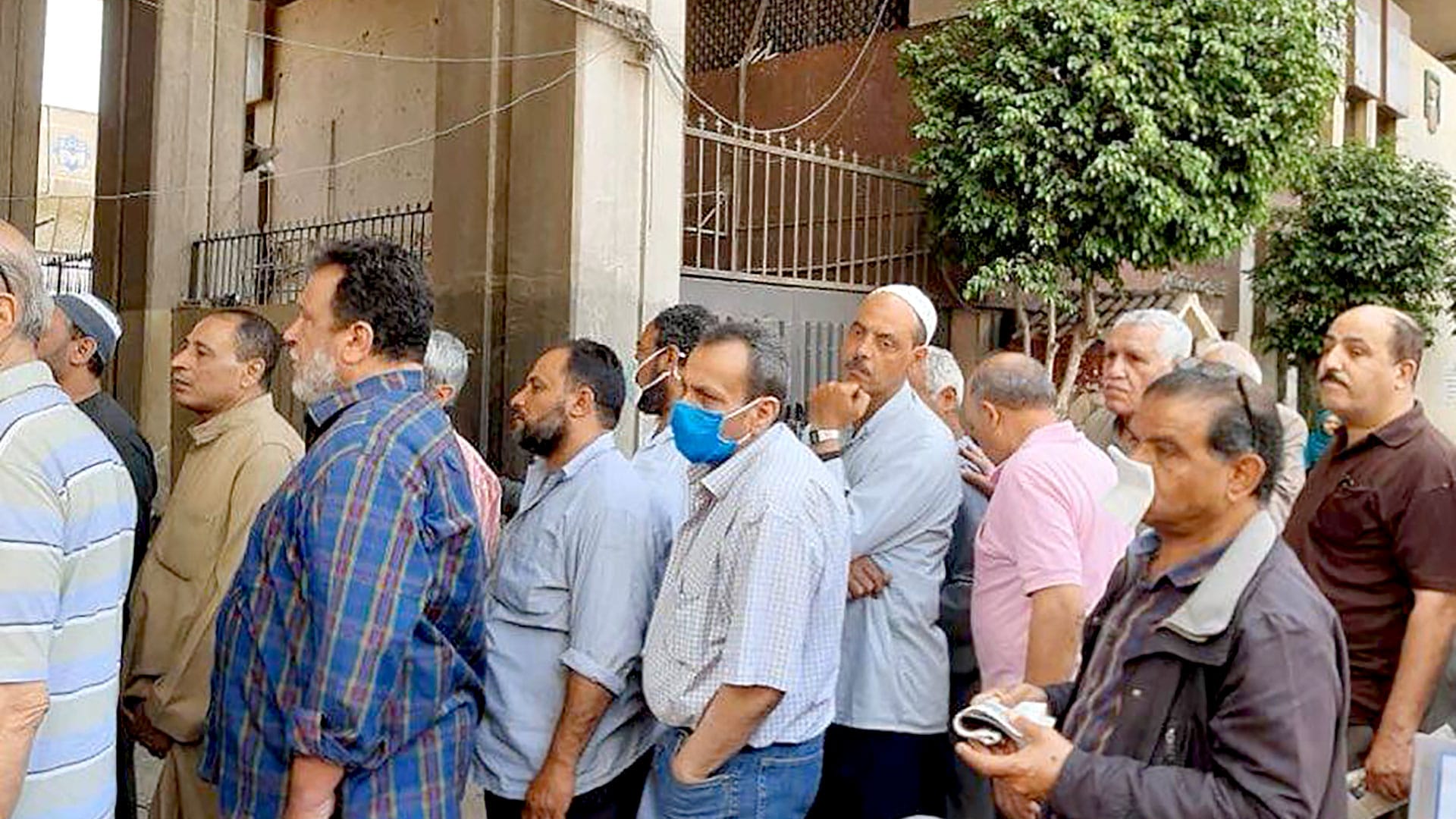 مصر تبدأ تطبيق قانون فصل الإخوان watanserb.com