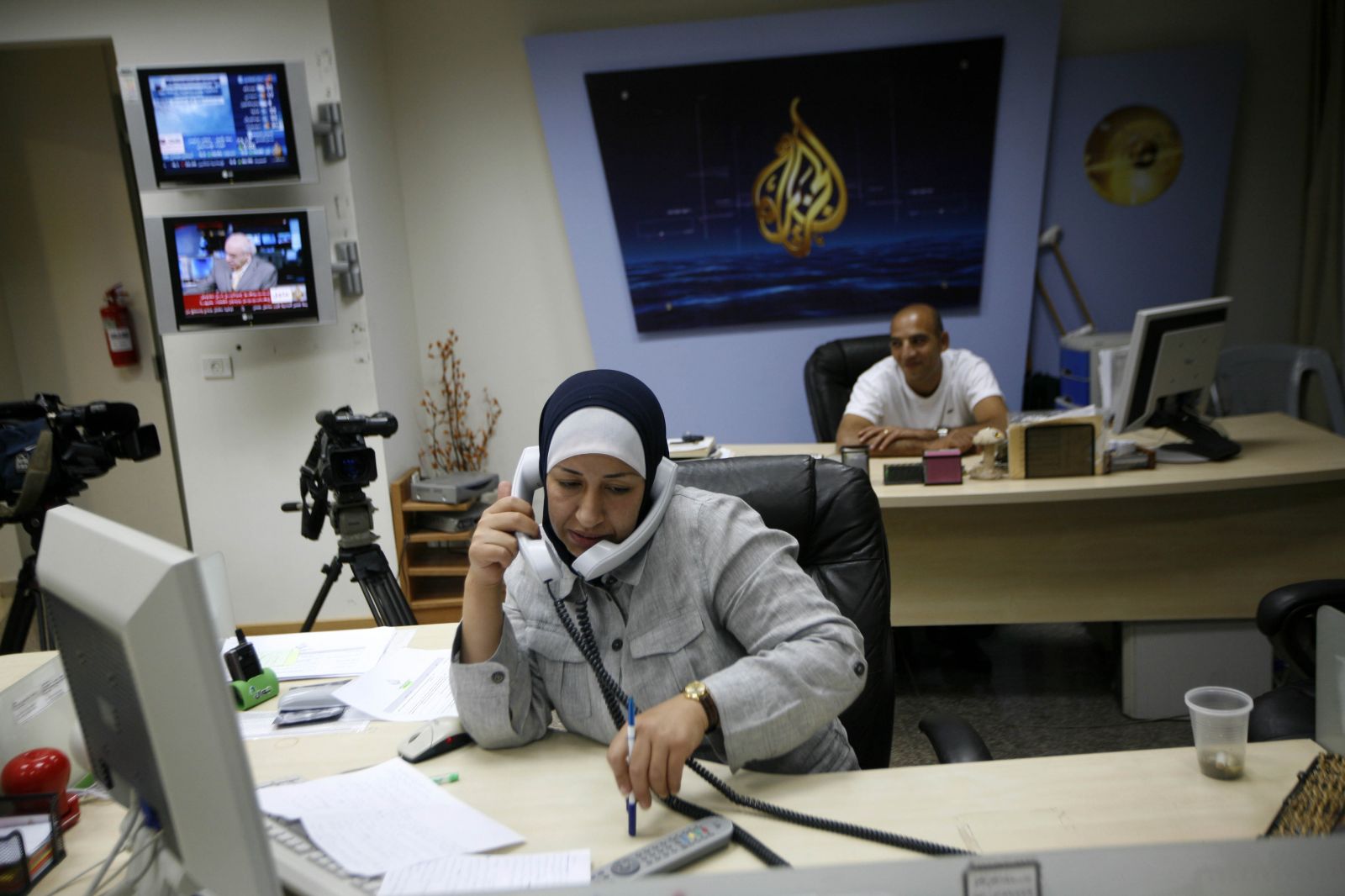 الامن التونسي يقتحم مكتب الجزيرة عقب انقلاب قيس سعيد watanserb.com