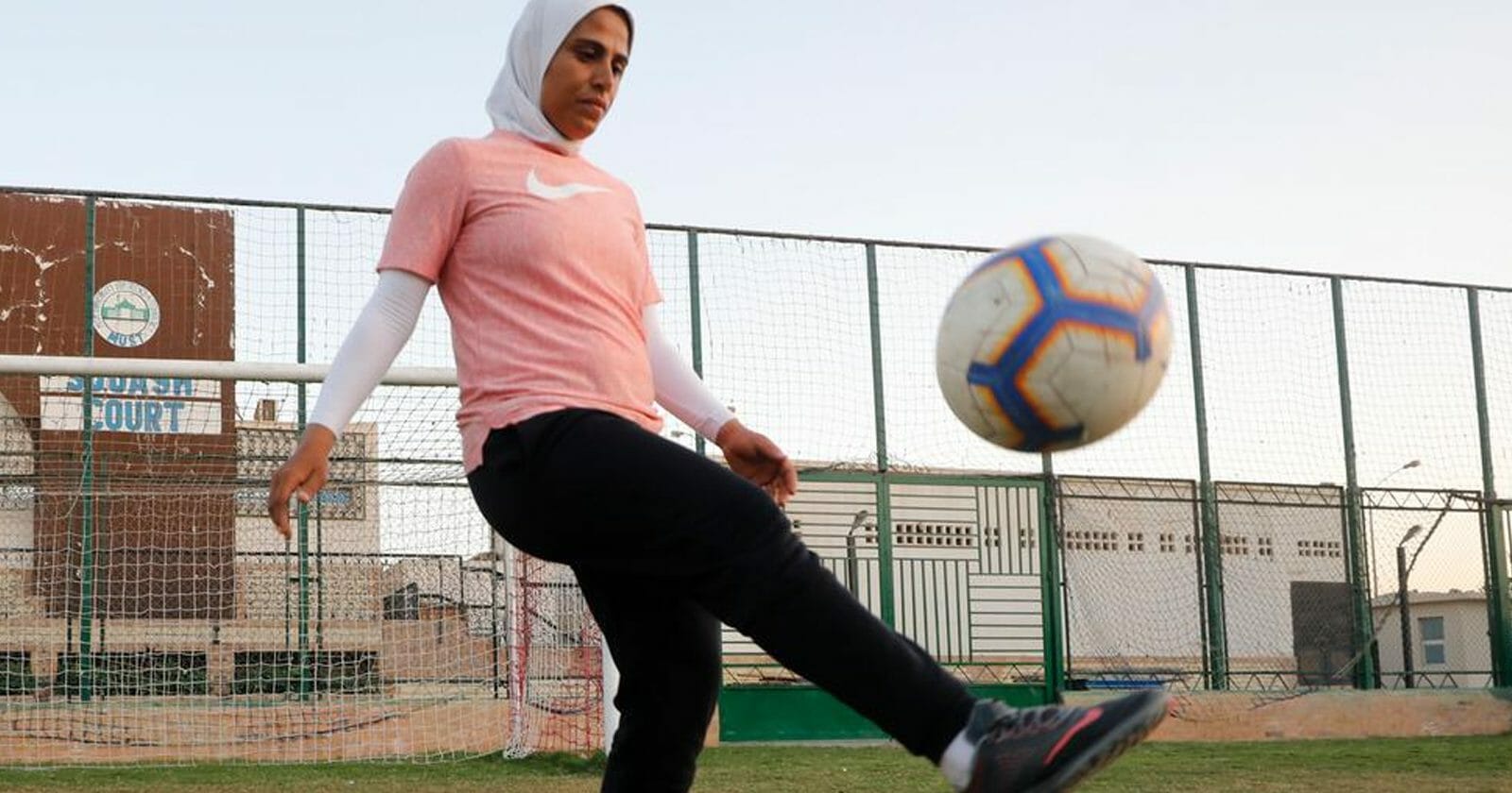 لاعبة مصرية تتعرض للضرب watanserb.com