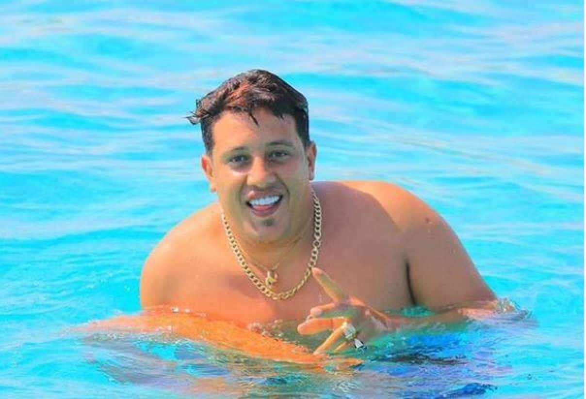 حمو بيكا في موقف مُحرج على الهواء بعد عرض صورته مع فتاة في وضع مُخل watanserb.com