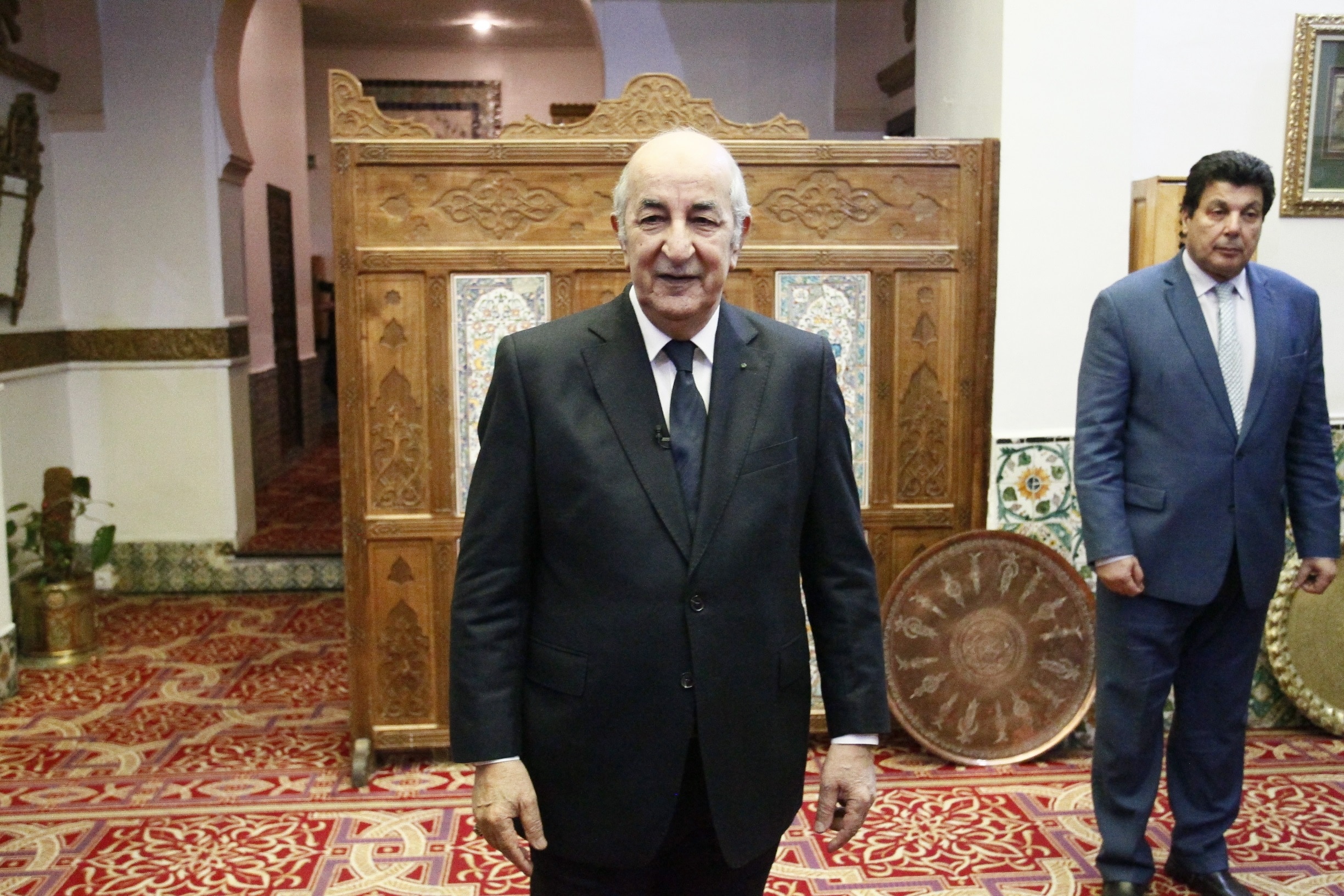 عبدالمجيد تبون رئيس الجزائر يتحدث عن معلومات كشفها قيس سعيد