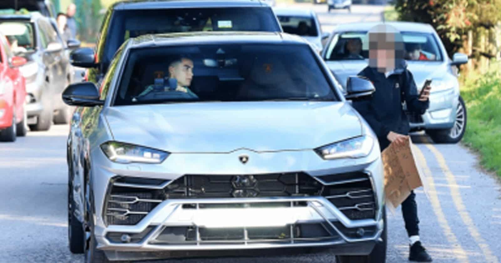 رونالدو وشاب بريطاني watanserb.com