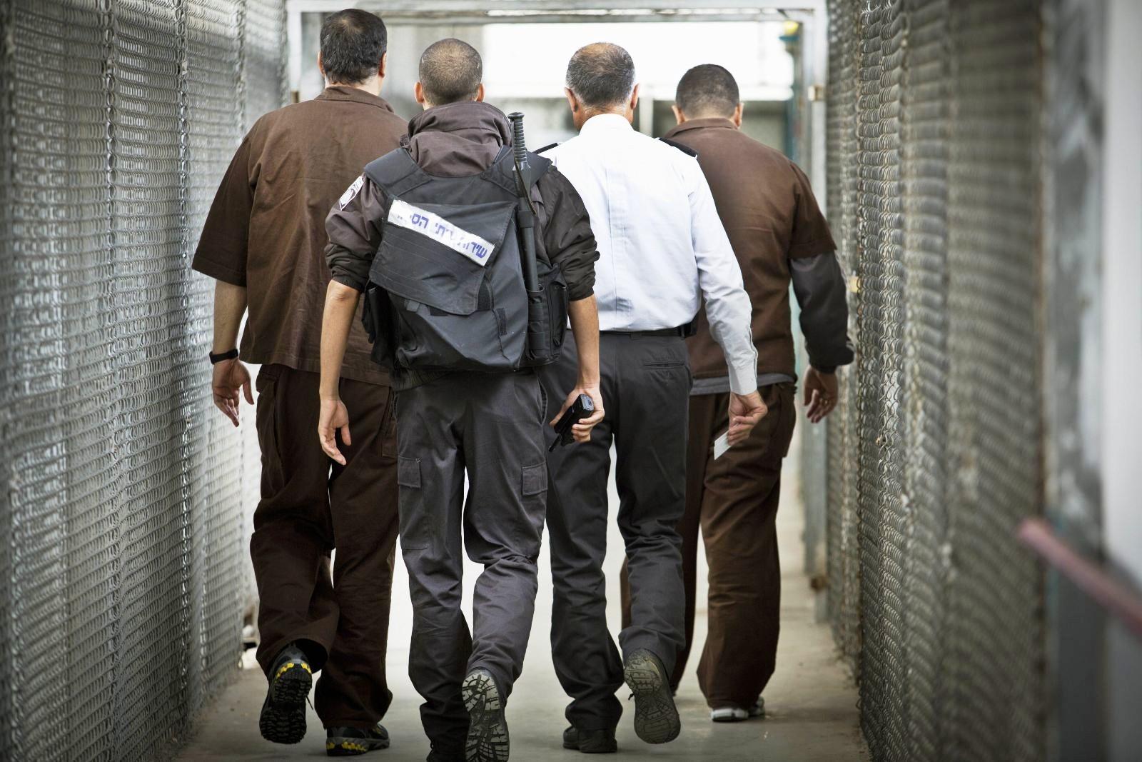 هروب أسرى فلسطينيين من سجن جلبوع watanserb.com