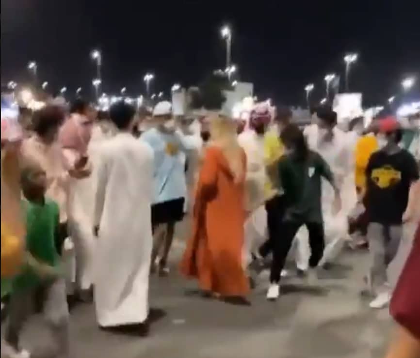 القبض على المتحرش بفتاة شقراء خلال احتفالات اليوم الوطني السعودي watanserb.com