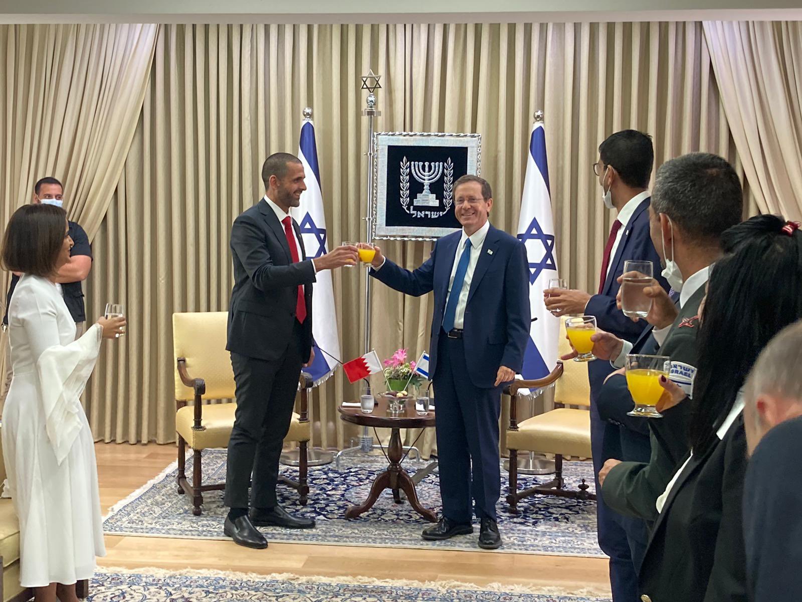 سفير البحرين يصل إسرائيل