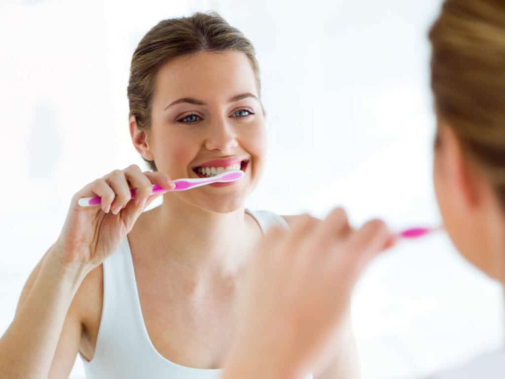 تنظيف الأسنان ضروري watanserb.com