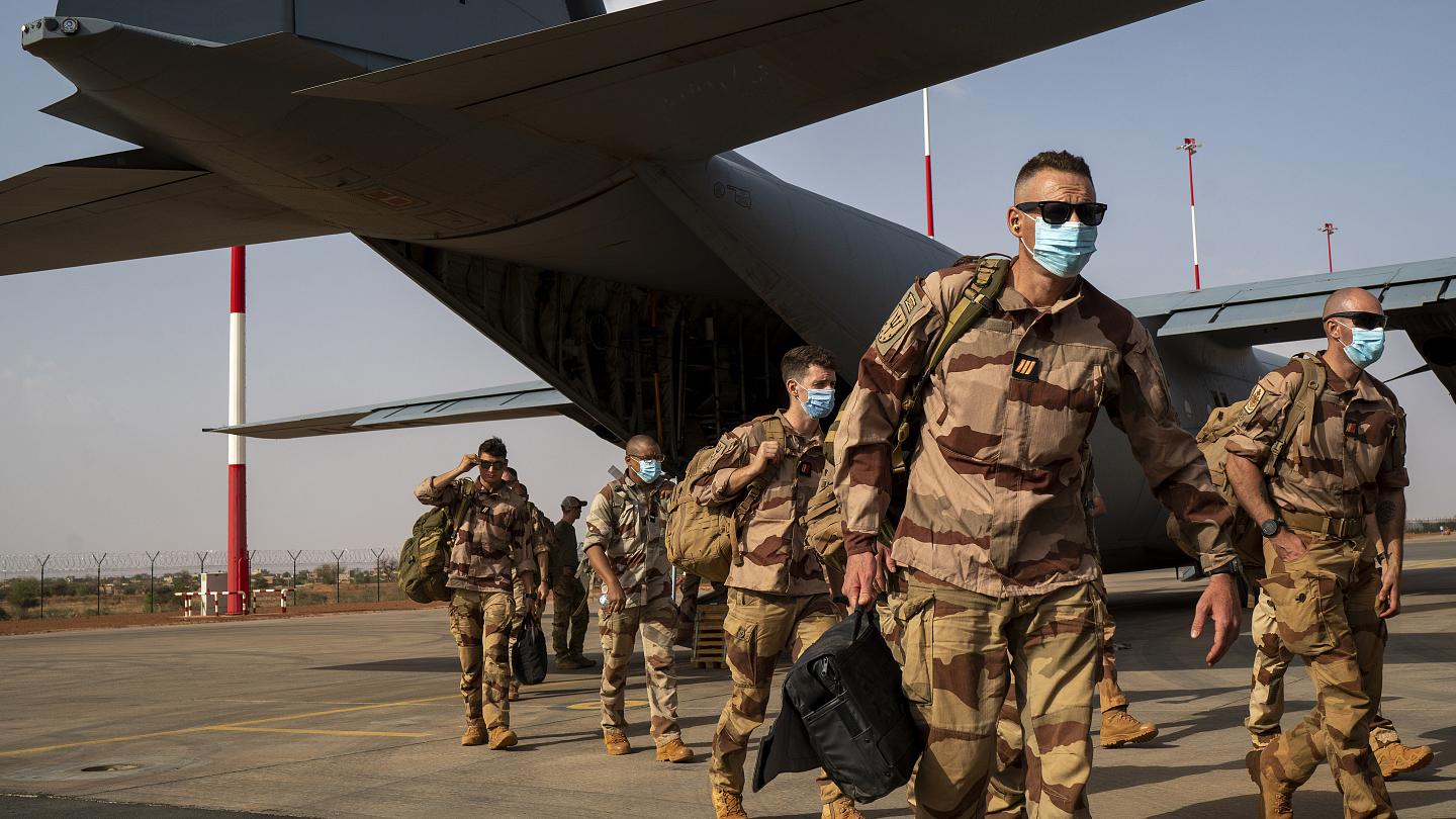 جنود عملية برخان الفرنسية يستعدون لمغادرة مالي watanserb.com