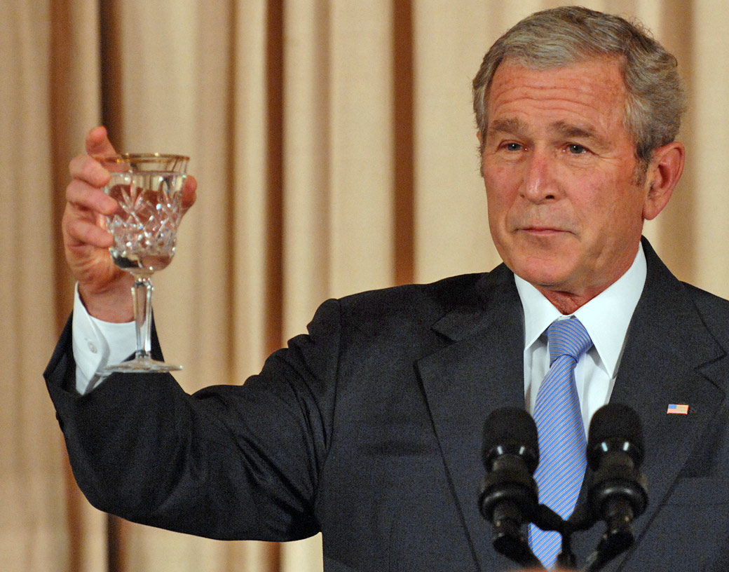 الرئيس الأمريكي السابق جورج بوش watanserb.com