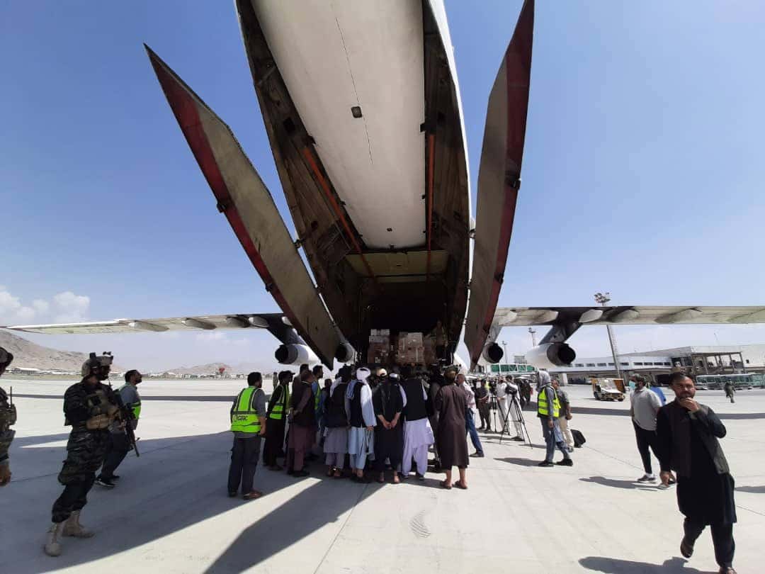 طائرة الإمارات تصل مطار كابل watanserb.com